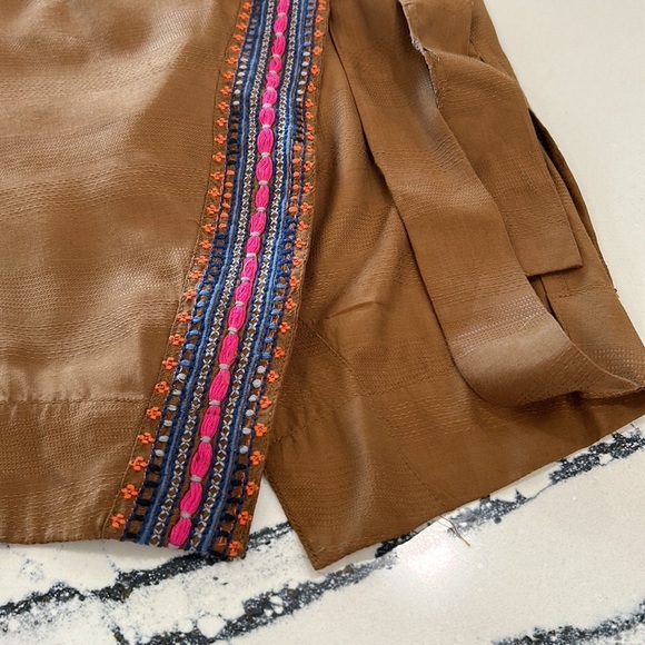 Maeve by Anthropologie Brown Boho Wrap Top with Colorful Embroidery sz.S - Picture 4 of 7